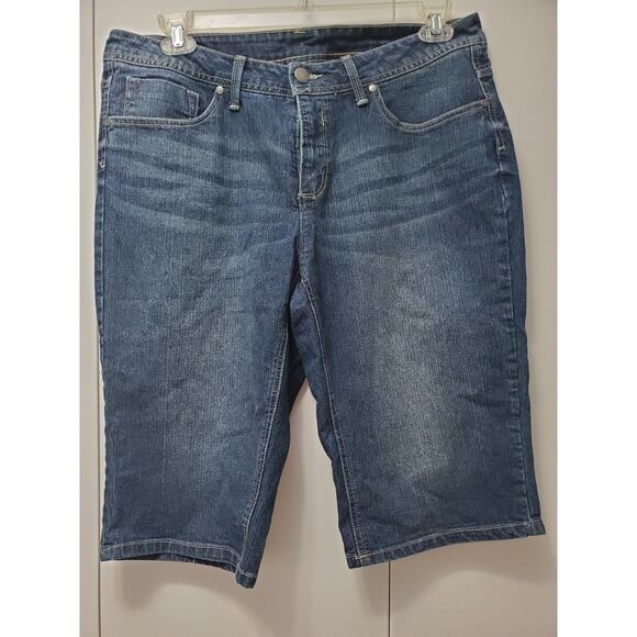 Curvy Plus Faded Glory Ladies Size 16 Denim Jean Shorts - Picture 1 of 5